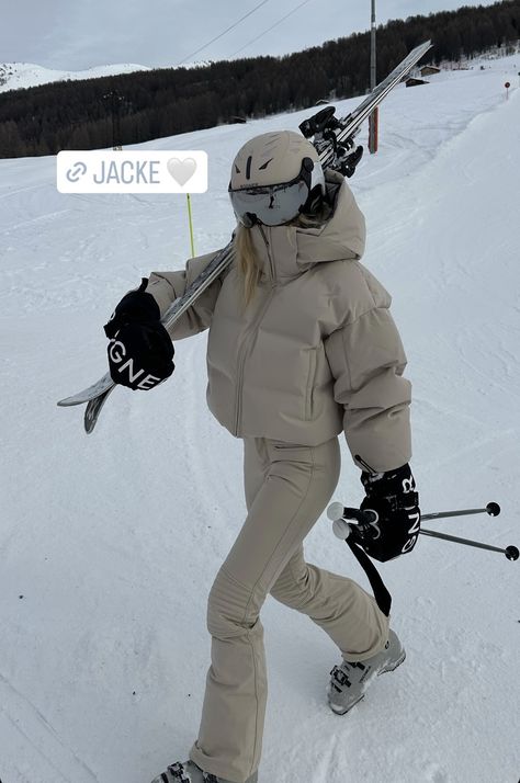 Self Confident Quotes, Quotes About Self Growth, Self Confident Woman, Self Confidence Building Quotes, Self Esteem Quotes For Women, Quotes About Self Confidence, Ski Outfit Ideas, Confident Woman Quotes, Cute Ski Outfits