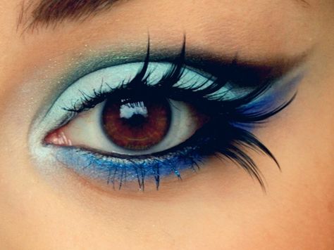 looks like a feather Makeup Cantik, Makeup Tip, Beauty Make-up, Fairy Makeup, Blue Eyeshadow, Blue Makeup, Blue Eye Makeup, Eye Make, Thomas Sabo