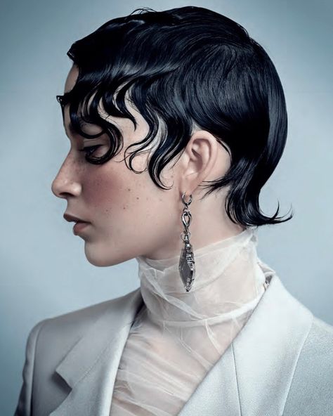 Wet Hairstyle Look, Gel Look Hair, Finger Waves Aesthetic, Blue Hair Editorial, Slick Waves Hair, Finger Wave Bun, Finger Wave Pixie Cut, Trend Hair Styles 2024, Short Hair Wet Look