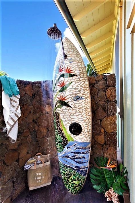 Outdoor Surfboard Shower Ideas, Mosaic Surfboard Ideas, Surfboard Mosaic, Painted Surfboard Ideas, Mosaic Surfboards, Decoration Surf, Mosaic Outdoor, Decorative Surfboard, Surf Room Decor