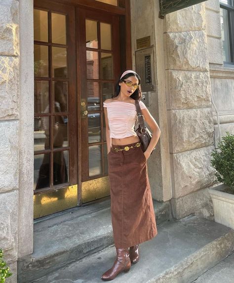 Brown Long Skirt Outfit, Brown Long Skirt, Brown Skirt Outfit, Long Brown Skirt, Long Skirt Outfit, Sneakers Dress, Goodbye Summer, Sneakers Street Style, Daily Outfit Inspiration