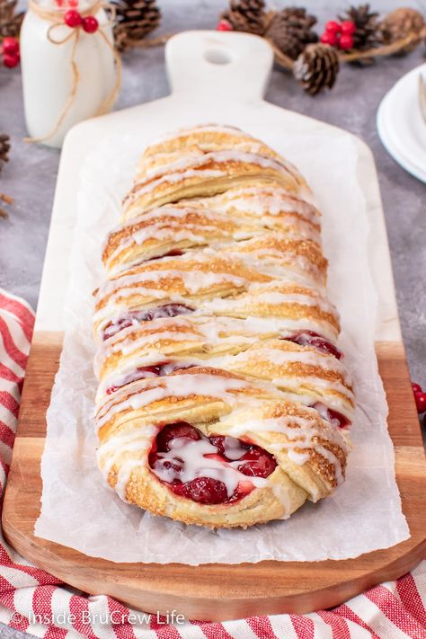 Cherry Danish Recipe, Cherry Danish, Easy Pastry, Puff Pastry Recipes Dessert, Pastries Recipes Dessert, Fruit Pastries, Puff Pastries, Puff Pastry Desserts, Pastry Cook