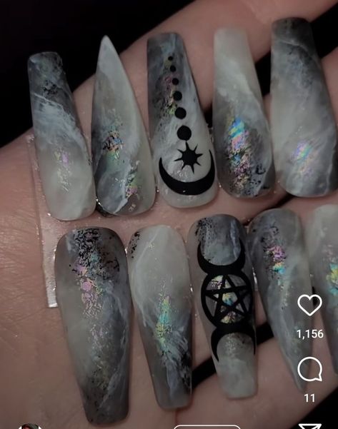 Nail Art Inspo Witchy, Lunar Moth Nail Art, Amythest Nail Designs, Witch Nail Art Goth, Metaphysical Nails, Goth Green Nails, Cute Witchy Nails, Lunar Moth Nails, Spring Witch Nails