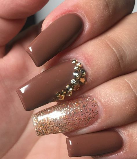 Chocolate Brown Nails With Rhinestones, Short Fall Nails With Rhinestones, Brown Nails Design With Rhinestones, Brown Nails Rhinestones, Brown New Years Nails, Brown Reflective Glitter Nails, Brown And Gold Fall Nails, Gold And Brown Nails Design, Trendy Brown Nails Square