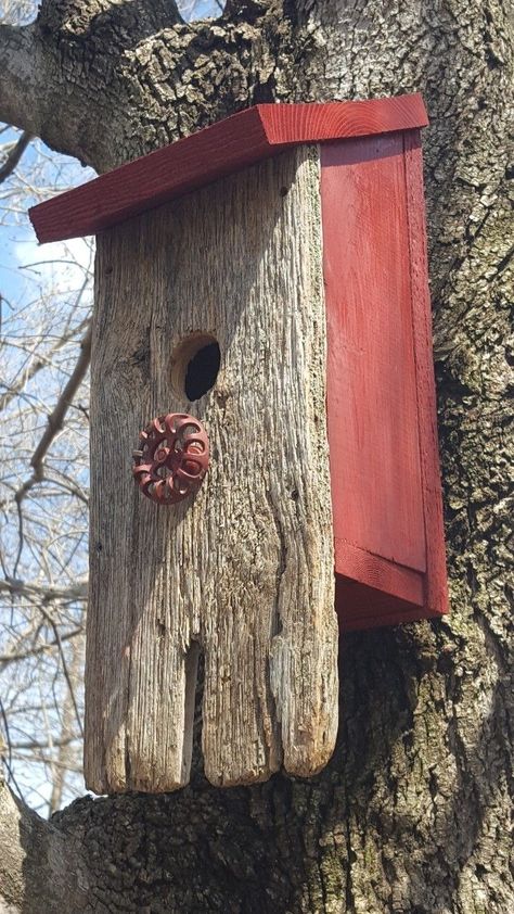 Painted Bird Feeders Ideas, Rustic Bird Houses Ideas, Unique Bird Houses Diy Rustic Birdhouses, Rustic Bird Houses, Unique Birdhouses, Cool Bird Houses, Rustic Birdhouses, Birdhouses Bird Feeders, Homemade Bird Houses