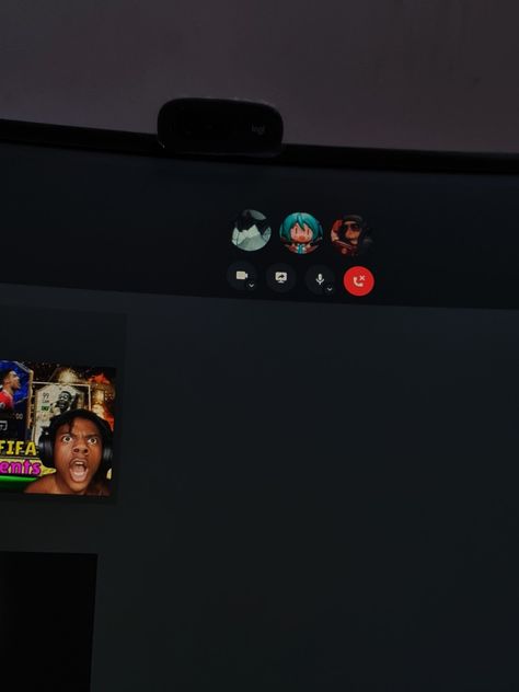 Discord Call Screen, Discord Call Aesthetic, Discord Video Call, Discord Call, Discord Friends, I Am Made Of Memories, Escaping Reality, Dream Setup, Snap Streaks