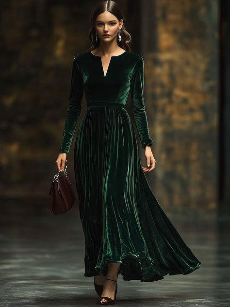 Velvet Green Dress Long Sleeve, Velvet Green Dress Long, Christmas Dinner Outfit Parties, Formal Winter Dress, Velvet Dress Outfit, Velvet Dress Winter, Velvet Green Dress, Velvet Dresses Outfit, Dark Green Velvet Dress