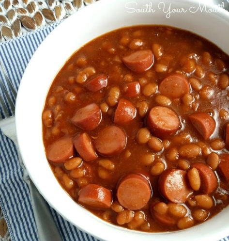 A simple, family-friendly recipe for homemade Beanie Weenies made on the stove or in a crock pot using pork n' beans and hotdogs. Beans And Weiners Recipes, Beans And Weenies Recipes, Homemade Beanie Weenies, Beanie Weenies Recipes, Hot Dog And Beans Recipes, Hotdogs And Beans, Pork N Beans And Weiners, Beans And Weenies, Hot Dogs And Beans