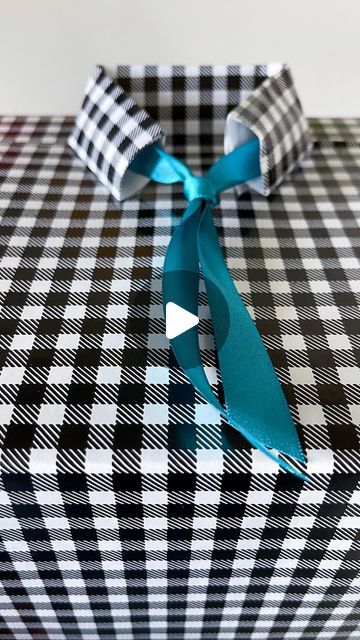 Annika Sommerville on Instagram: "The best gift wrap idea for Fathers Day! . . . . #diy #diycrafts #diyer #craftingcommunity #giftwrapping #giftwrapped #wrappinggifts #giftwrappingideas #giftwrappingexpert #giftwrappingtips #wrappingpresents #ribbon #prettypresents #tyingabow #perfectbow #crafter #beautahful #southjordan #giftideas #giftwrappingworkshop  #giftwrapidea #giftwrappingstation #giftwrappingexpert #giftpackagingdesign #giftwrap #fathersday #fathersdaygifting #fathersdaygifts #fathersdaygift" Gift Wrapping Diy Birthday, Creative Gift Wrapping For Men, Wrapping Gifts For Boys, Father’s Day Gift Wrapping, Wrapping Gifts For Men, Mens Gift Wrapping Ideas, Gift Wrapping Ideas For Big Boxes, Birthday Gift Wrapping Ideas For Him, T Shirt Gift Wrapping Ideas