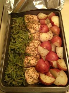 ~Zesty Chicken, Potato, and Green Bean Bake~ 9x13 pan, cut 3 boneless chicken breast in half, add 2 cans of green beans on one side, and cut up red skinned potatoes on the other side. Sprinkle a packet of zesty Italian dressing mix on top. Drizzle 1 stick of melted butter all over it. Cover with aluminum foil and bake at 350 for 1 hour. Italian Chicken Potatoes Green Beans, Italian Sheet Pan, Chicken Potatoes Green Beans, Chicken Green Beans Potatoes, Green Beans Red Potatoes, Chicken With Green Beans, Beans And Potatoes, Potatoes Green Beans, Baked Green Beans