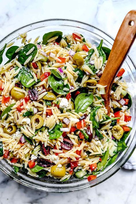 Orzo Salat, Mediterranean Orzo Salad, Spring Pasta Recipes, Sandwich Vegetarian, Mediterranean Orzo, Mediterranean Diet Recipes Dinners, Resep Pasta, Spring Pasta, Orzo Pasta Salad