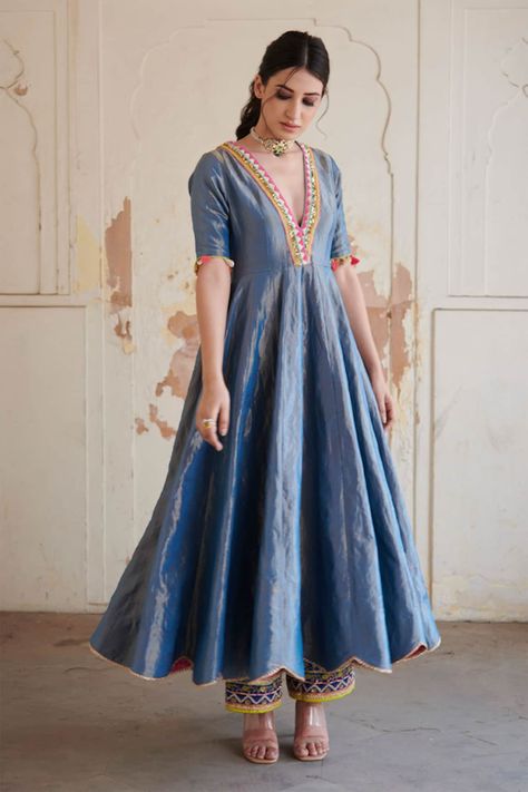 New Ethnic Outfit Ideas, Tissue Saree Dress Design Ideas, Tissue Gown Design, Tissue Anarkali Dress, Plain Silk Kurti Designs Latest, Tissue Cloth Dresses, Silk Saree Dress Design Ideas, Tissue Silk Suit, Anarkali Suit Pattern