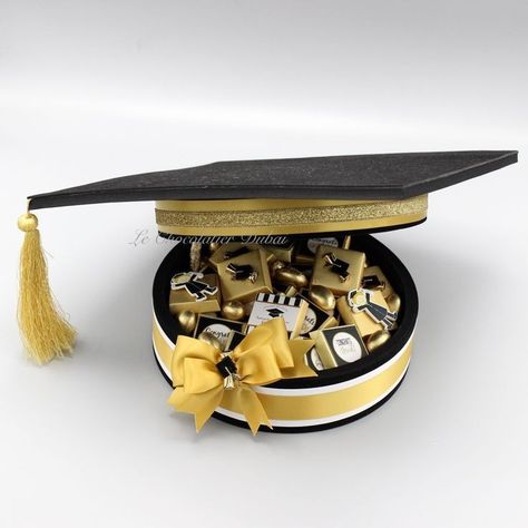 Graduation Boxes Decor, Gift Box Ideas Graduation, Graduation Box Gift Ideas, Graduation Chocolate Ideas, Graduation Boxes, Graduation Chocolate, Graduation Box, Graduation Table Decorations, Graduation Images