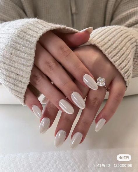 French Almost Nails, White Nail Extension Designs, Clear White Chrome Nails, White Nail Extensions, Metallic White Nails, White Nails Chrome, Chrome White Nails, White Chrome Nails, Short Coffin Nails