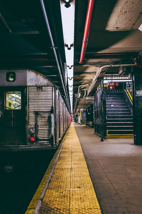 Why the Subway is the Prettiest Part of NYC Photography City, York Aesthetic, Washington Heights, Subway Station, U Bahn, Nyc Subway, City That Never Sleeps, Manhattan New York, The Platform