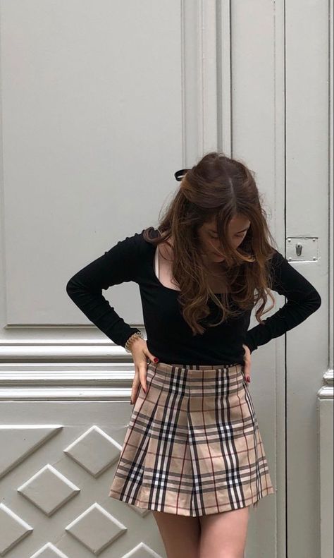 Red Nails Outfit Winter, Style Beige Skirt, Black Ribbon Outfit, How To Style A Beige Skirt, Burberry Skirt Aesthetic, Outfit With Beige Skirt, Pink Black Outfit Aesthetic, Beige Tennis Skirt Outfit, Beige Skirt Outfit Fall