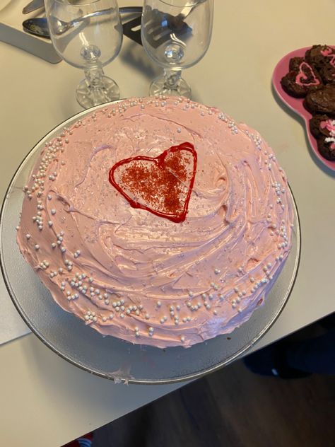 Messy Cake Design, Messy Cake Aesthetic, Homemade Cake Aesthetic, Messy Birthday Cake, Messy Cake, Ugly Cake, Art Feminism, Valentines Day Cake, Ugly Cakes