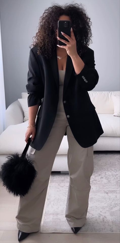 Black Blazer Outfits For Black Women, Business Casual Wear For Women, Networking Outfit Women Classy, Corporate Happy Hour Outfit, Elevated Fashion Looks, Publicist Outfit, Birthday Dinner Guest Outfit Casual, Office Looks Black Women, Casual Networking Event Outfit