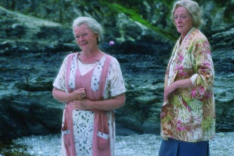 Still close: Maggie Smith and Judi Dench in Ladies in Lavender Ladies In Lavender, Cornwall Coast, Famous Movie Scenes, Judi Dench, Maggie Smith, 60 Years Ago, Famous Movies, The Best Is Yet To Come, Together Again