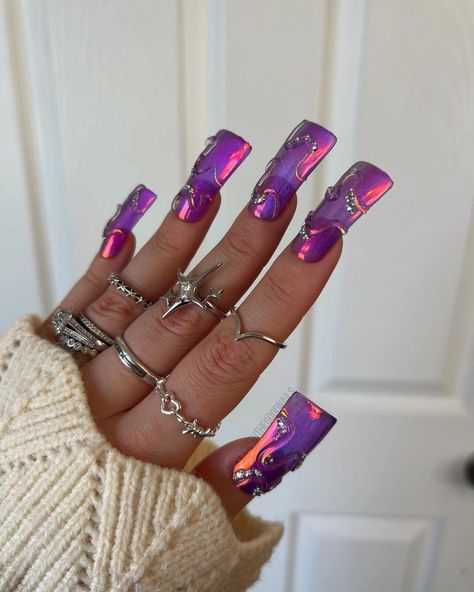 It’s giving crystal ball 🔮 | Instagram Duck Nail Designs, Mermaid Nail Powder, Manicure Routine, Nail Design Tutorial, Duck Nail, Silver Cat Eye, Bow Designs, Aurora Nails, Eye Nail Art