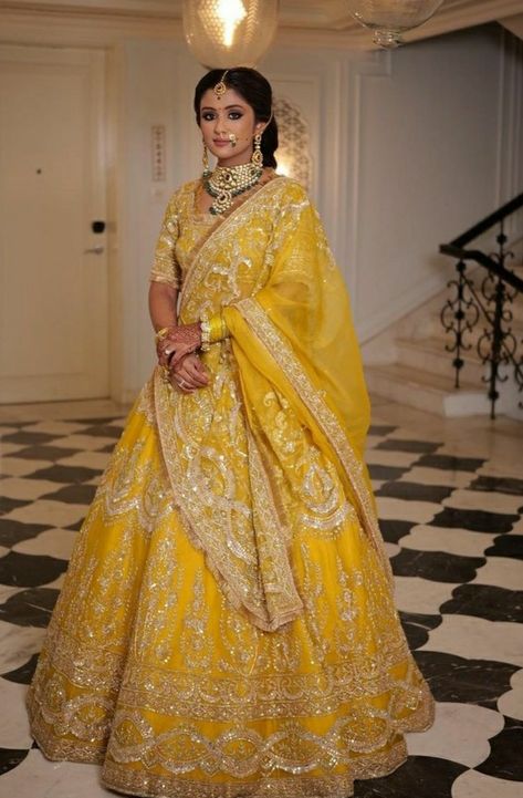 Yellow Bride Lehenga, Yellow Bridal Lehenga, Red Wedding Lehenga, Reception Couple, Heavy Lehenga, Bride Entry, Saree Ideas, Expensive Dresses, Simple Saree Designs