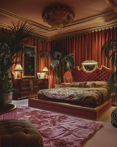 80s Architecture Interiors, 80s Mansion Interior, 80s Chic Interior Design, 1980 Room Aesthetic, Moody Glam Bedroom, 80s Glam Bedroom, Mafia Bedroom, Hollywood Aesthetic Room, 80s Decor Interior Design