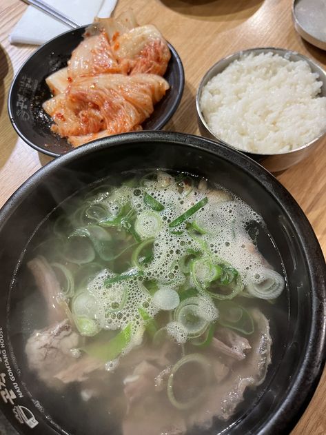 Korean Soup Aesthetic, Korean Soups And Stews, Korean Healthy Food, Healthy Korean Food, Aesthetic Korean Food, Balanced Meal Ideas, Korean Soup Recipes, Korean Soups, Traditional Korean Food