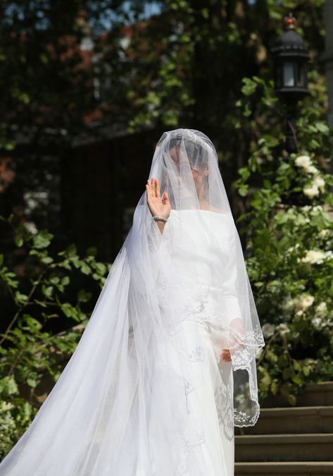 Wait, Did Everyone Miss the Moment Kate Middleton Handed Meghan Markle Her Wedding Bouquet?- Cosmopolitan.com Givenchy Wedding Dress, Wedding Dress Reveal, Royalty Style, Princess Harry, Harry And Meghan Wedding, Meghan Markle Wedding Dress, Meghan Markle Photos, Meghan Markle Outfits, Harry Wedding