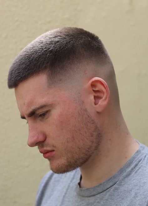 Buzz Mens Haircut, Short Hairstyles For Men 2023, Buzzcut Styles, Buzzcut Men Fade, Buzz Cut With Fade, Round Face Thick Hair, Buzz Cut Boys, Voluminous Curly Hair, Buzz Cut Fade