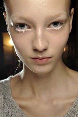 White Mascara, Editorial Make-up, 2014 Makeup, Duo Tone, White Makeup, White Eyeliner, Runway Makeup, Bold Makeup, Make Up Looks