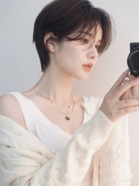 ผมทรง Long Pixie, Two Block Haircut, Tomboy Haircut, Tomboy Hairstyles, Short Hair Tomboy, Korean Short Hair, Girls Short Haircuts, Really Short Hair, Asian Short Hair