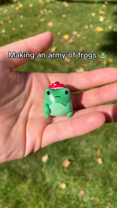 Clay Frogs, Making Clay, Frog Crafts, Polymer Clay Kawaii, Diy Air Dry Clay, Pinterest Diy Crafts, Clay Diy Projects, Clay Crafts Air Dry, Polymer Clay Animals