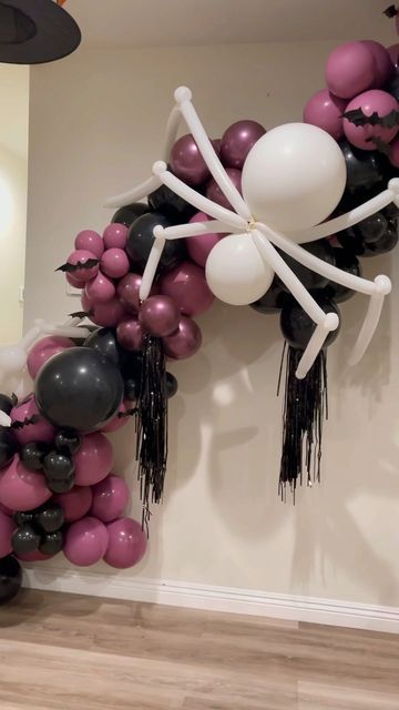 Halloween Bubble Balloons, Halloween Balloon Column, Birthday Party Ideas Halloween, Balloon Decorations Without Helium, Harry Potter Fall, Halloween Sweet 16, Halloween Birthday Party Ideas, Halloween Balloon Arch, Backyard Halloween Party