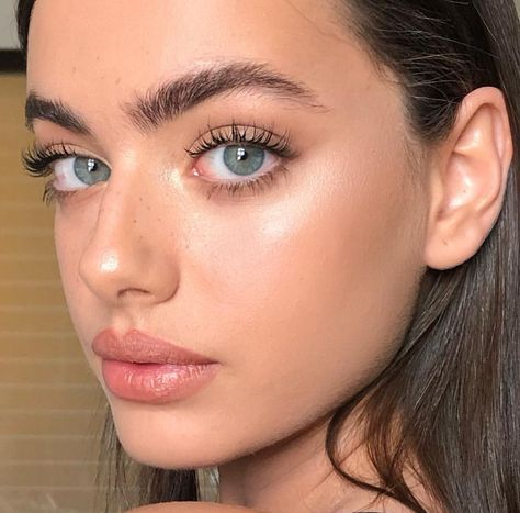 Yael Shelbia, Fresh Face Makeup, Makeup Tip, Smink Inspiration, Minimal Makeup, Glow Skin, Models Makeup, Glowy Makeup, Makeup Goals