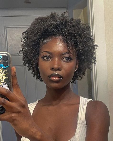 Short Afro Hairstyles, Short Natural Curly Hair, Curly Fro, Twa Hairstyles, Natural Afro Hairstyles, Girls Natural Hairstyles, 4c Natural Hair, Hairdos For Curly Hair, Natural Curls Hairstyles