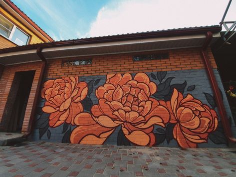 Tattoo Shop Mural Ideas, Mural On Concrete Wall, Wall Mural Graffiti, Mexican Street Art Murals, Tattoo Mural Wall Art, Mural Art Street, Mural Art Ideas, Tattoo Mural, Flowers Graffiti