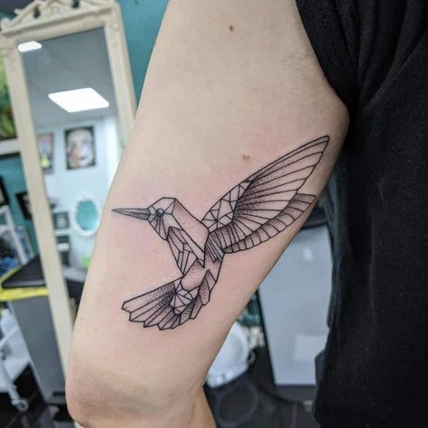 Dimensional Hummingbird Tattoos 1 Geometric Tattoo Bird, Vogel Tattoo, Sparrow Tattoo, Tattoo Dotwork, Geometric Bird, Geometric Tattoo Design, Tattoos Geometric, Hummingbird Tattoo, Bird Tattoo