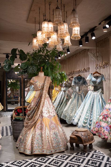 Indian Bridal Boutique Interior, Indian Boutique Names Ideas, Ladies Boutique Interior Design, Boutique Interior Design Indian, Gazal Gupta, Boutique Shop Interior, Boutique Exterior, Botique Interiors, Lengha Design