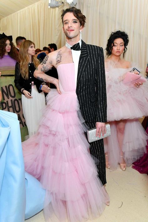 Michael Urie, All Pink Outfit, Crazy Dresses, Met Gala Outfits, Met Gala Dresses, Gala Outfit, Met Gala Red Carpet, Red Carpet Outfits, Theme Dress