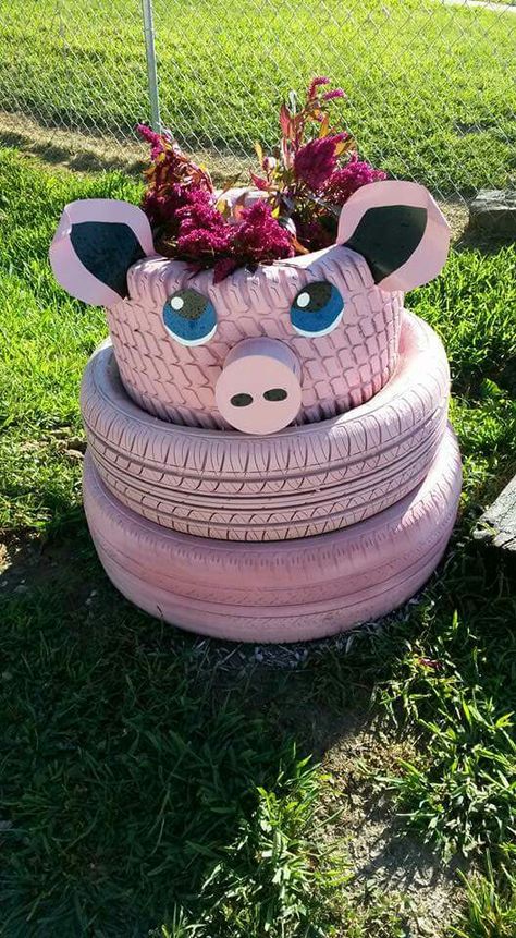 Tire planter "pig" Painted Tires, Tire Craft, Reuse Old Tires, Tire Garden, Tire Planters, Tire Art, Tyres Recycle, Container Gardening Flowers, Old Tires