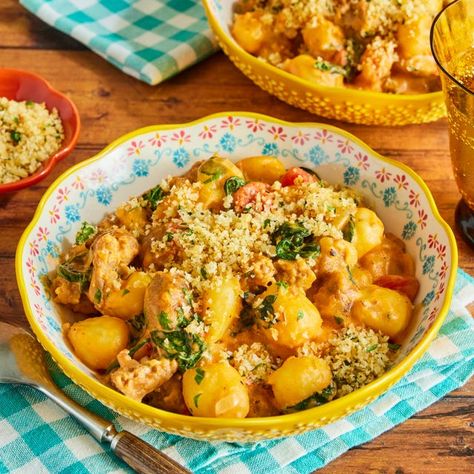 One Pot Sausage, Sausage Gnocchi, Sausage Spinach Pasta, Cheesy Pasta Recipes, Pumpkin Mac And Cheese, Creamy Pasta Recipes, Hot Italian Sausage, Cheesy Pasta, Gnocchi Recipes