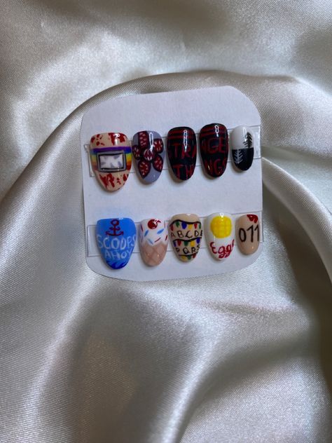 Stranger Things Nail Art, Movie Nails, Stranger Things Tv Series, Custom Press On Nails, Stranger Things Actors, Stranger Things Tv, Pose Idea, Stranger Things Aesthetic, Creative Nails