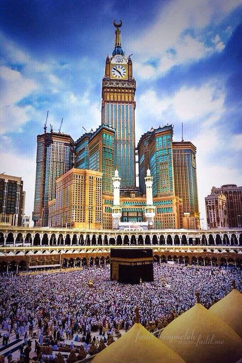 Beautiful picture of Kaaba. #Macca Masjidil Haram, Mecca Madinah, La Mecca, Mekka Islam, Mecca Kaaba, Masjid Al Haram, Tall Buildings, Mecca Wallpaper, Beautiful Mosques