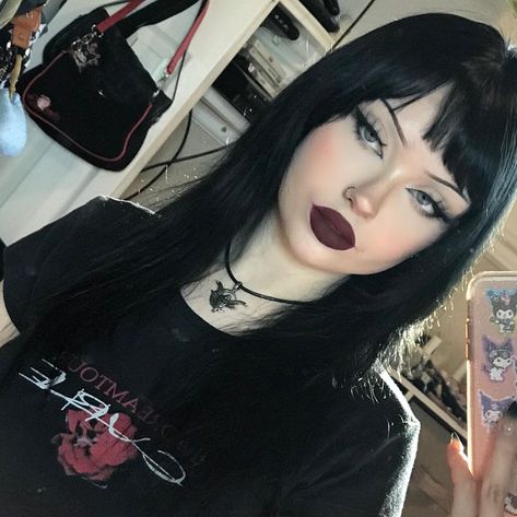 Instagram photo by elora • Aug 7, 2020 at 9:39 PM Vamp Makeup, Maquillage Goth, Dark Makeup Looks, Punk Makeup, Alt Makeup, Pretty Makeup Looks, Smink Inspiration, Alternative Makeup, Cool Makeup Looks