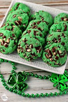 Minty Chip Cake Mix Cookies | Renee's Kitchen Adventures: Easy and festive green cake mix cookies stuffed full of Andes® Creme de Menthe Baking chips! Green Cookies, St Patricks Food, St Patrick Day Snacks, Cookies Stuffed, St Patrick's Day Cookies, Baking Chips, Fete Saint Patrick, St Patricks Day Food, Cake Mix Cookie Recipes