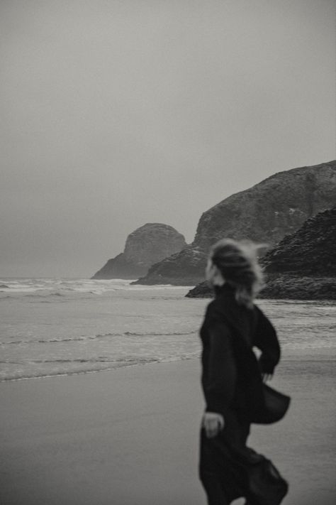 Moody photgraphy Moody Weather Photography, Black And White Moody Aesthetic, Artistic Beach Photos, Foggy Beach Photoshoot, Moody Aesthetic Pictures, Moody Fashion Aesthetic, Black And White Classy Photography, Moody Lifestyle Photography, Moody Coastal Aesthetic