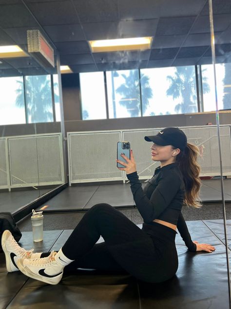 Gym Selfie Female, Ootd Gym, Gym Ootd, Modest Gym Outfit, Workout Pics, Style Gym, Gymwear Outfits, Gym Pictures, Estilo Fitness