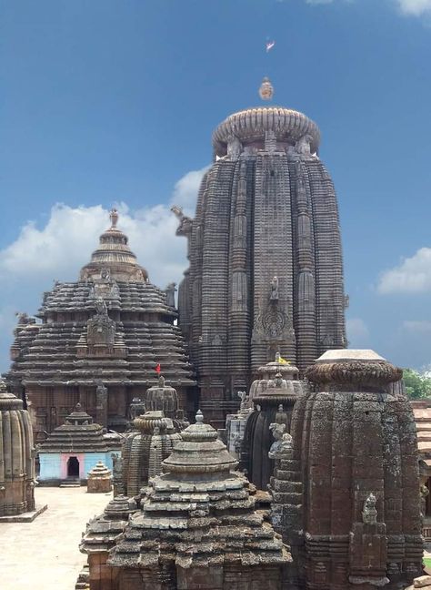 Lingaraj Temple Bhubaneswar, Lingaraj Temple, Lord Jagannath, Stone Temple, Selfie Ideas, Burj Khalifa, Cute Selfie Ideas, Temple, Architecture