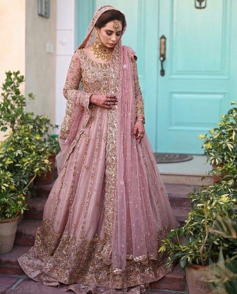 Nikkah Dress Pakistani Pink, Pink Desi Wedding Dress, Pink Nikkah Dress, Pink Pakistani Dress, Muslim Bride Dress, Shadi Outfits, Muslim Bridal Dress, Wedding Lengha, Wedding Fits