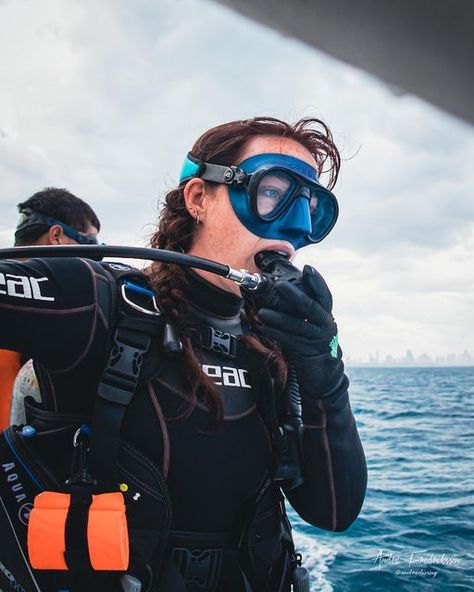 Female Scuba Diver, Scuba Accessories, Scuba Diving Instructor Aesthetic, Scuba Mask, Gas Mask Girl, Scuba Diver Girls, Scuba Gear, Scuba Girl, Mask Girl